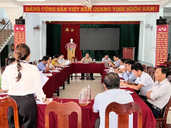 Ban thường vụ Huyện ủy tổ chức làm việc với xã Quế Long