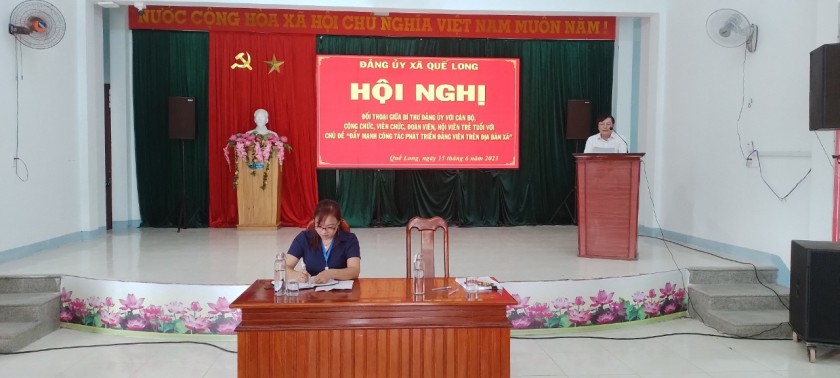 Đối thoại giữa Bí thư Đảng ủy với cán bộ, công chức, viên chức, hội viên, đoàn viên trẻ dưới 35 tuổi trên địa bàn xã về công tác phát triển đảng viên