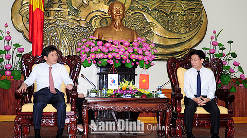 Đồng chí Chủ tịch UBND tỉnh tiếp Ngài Đại sứ Hàn Quốc tại Việt Nam