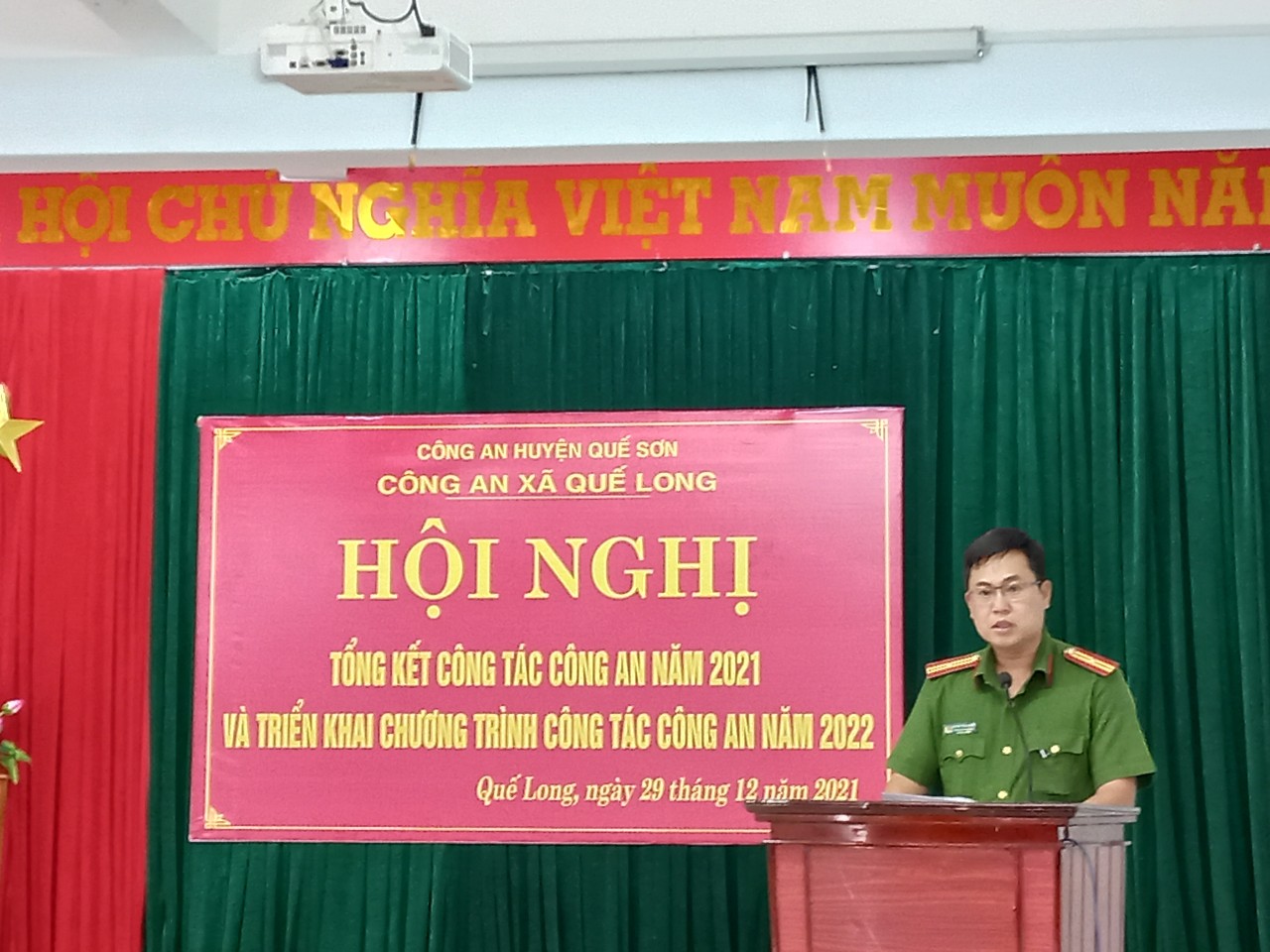 Ảnh: Đồng chí Nguyễn Tiến Phương - Đảng ủy viên - Trưởng Công an xã phát biểu khai mạc Hội nghị